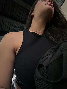 BellaLeclair online show from April 1, 10:51 pm