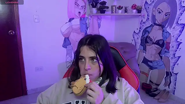 sofi lara28 online show from December 18, 3:28 pm