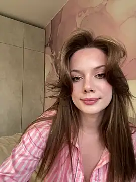 Rosie Holmes  online show from October 4, 12:44 pm