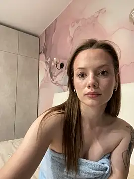 Rosie Holmes  online show from November 4, 3:22 am