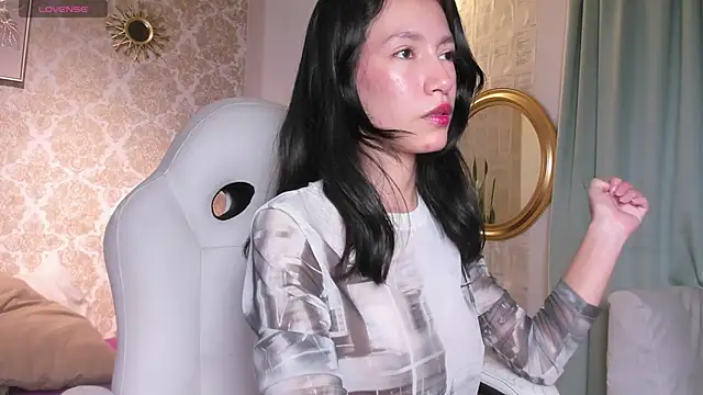 LilyThea online show from November 22, 10:12 pm