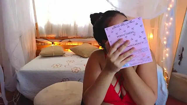 loreaniss online show from October 20, 7:39 pm