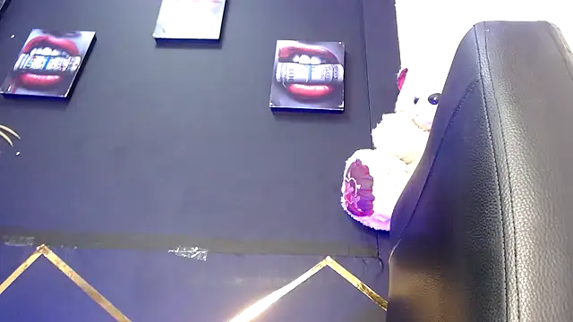 Kylie Moan online show from December 2, 7:10 am