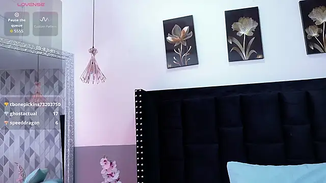 cutepetitee online show from October 5, 7:52 pm