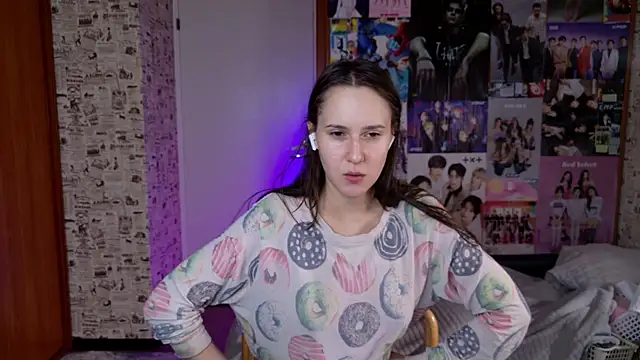 LucyRose3 online show from December 17, 2:17 am