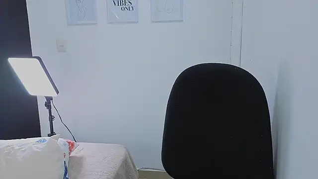 Penelophe01 online show from February 19, 2:55 am