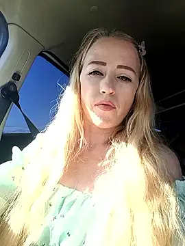 DeeA Blondy online show from September 27, 11:17 am