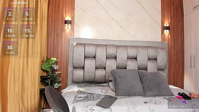 More Hott online show from October 3, 7:30 pm