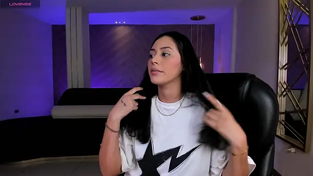 AmbarJames  online show from December 3, 12:07 pm