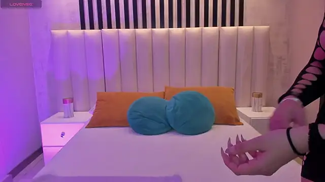 AmbarJames  online show from February 13, 12:29 pm