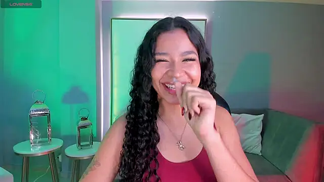 Snapshot of SophieHouston_ chatting on October 14, 4:37 am SophieHouston  online show from October 14, 4:37 am
