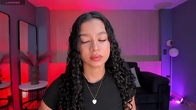 Snapshot of SophieHouston_ chatting on September 21, 11:03 pm SophieHouston  online show from September 21, 11:03 pm