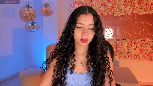 Snapshot of SophieHouston_ chatting on October 3, 4:39 am SophieHouston  online show from October 3, 4:39 am