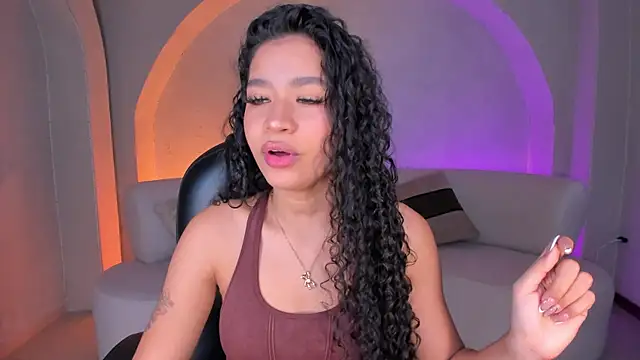 Snapshot of SophieHouston_ chatting on October 24, 3:46 am SophieHouston  online show from October 24, 3:46 am