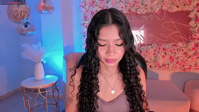 Snapshot of SophieHouston_ chatting on September 30, 3:56 am SophieHouston  online show from September 30, 3:56 am