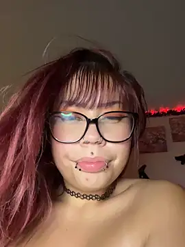 Snapshot of moan4mona chatting on October 21, 2:59 am moan4mona online show from October 21, 2:59 am