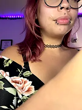 Snapshot of moan4mona chatting on October 24, 3:57 am moan4mona online show from October 24, 3:57 am