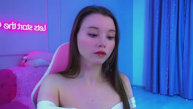 KeiraAsti online show from February 17, 6:18 pm