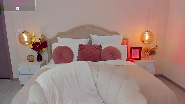 MilaMour online show from April 14, 7:14 pm