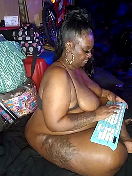 Thickkemzz41 online show from December 23, 1:42 am