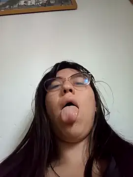 lareinalareinadelanal online show from October 11, 1:25 pm