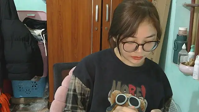 Uhem112 online show from November 26, 4:02 am