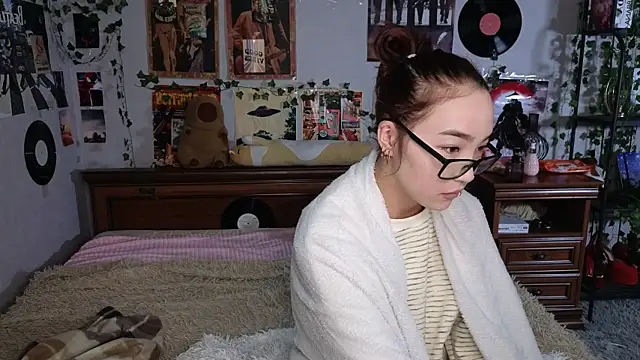 OdetteBiddy online show from November 15, 9:05 pm