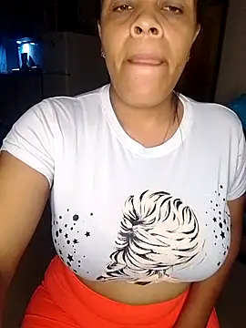 Snapshot of Esperanza_13 chatting on May 19, 12:06 am Esperanza 13 online show from May 19, 12:06 am