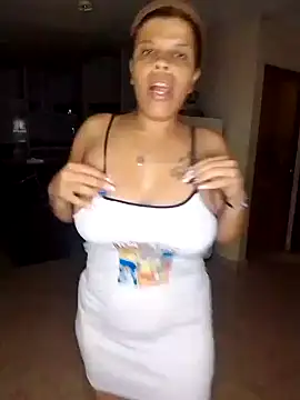 Snapshot of Esperanza_13 chatting on June 9, 2:33 am Esperanza 13 online show from June 9, 2:33 am