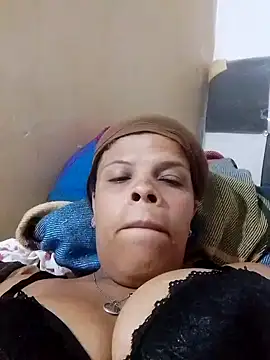 Snapshot of Esperanza_13 chatting on June 7, 6:59 pm Esperanza 13 online show from June 7, 6:59 pm