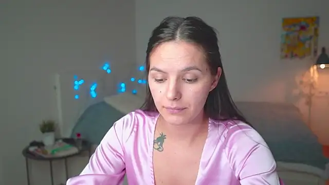 Snapshot of EwelynScott chatting on October 18, 5:37 pm EwelynScott online show from October 18, 5:37 pm