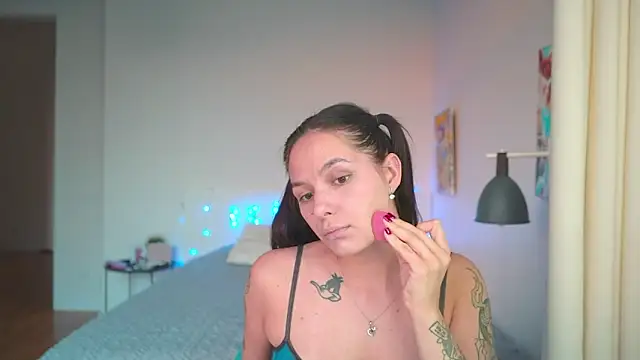 Snapshot of EwelynScott chatting on October 8, 2:43 pm EwelynScott online show from October 8, 2:43 pm