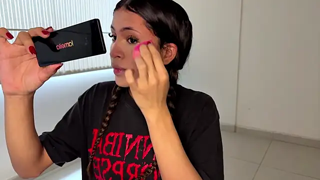 clara evanss s online show from March 5, 9:21 pm