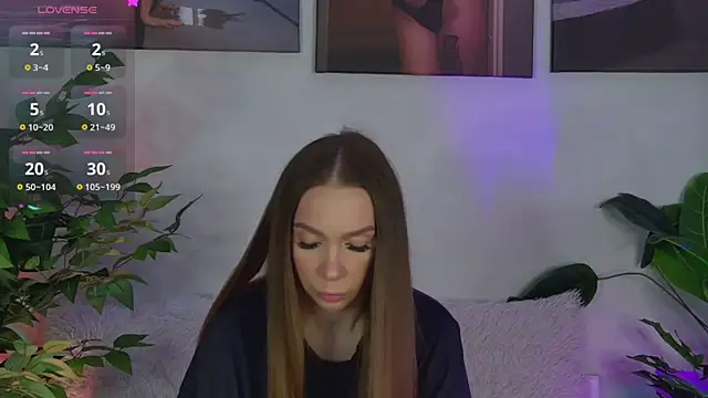 AlysonHuxley  online show from April 19, 5:46 pm