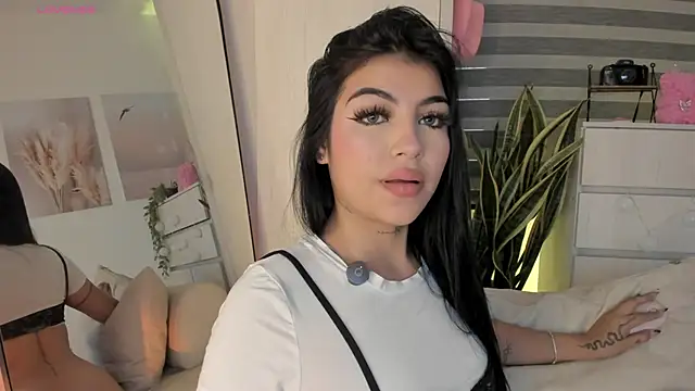 EmmyKenner online show from February 7, 11:47 am