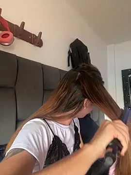 AllieYourGirl online show from November 24, 7:05 pm