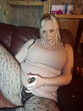 Bouncy-Bella28X online show from December 14, 2:23 pm