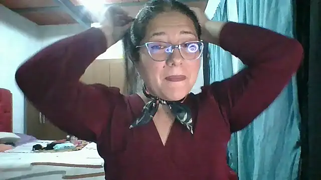 Snapshot of scarlett_widow_ chatting on October 3, 3:22 am scarlett widow  online show from October 3, 3:22 am