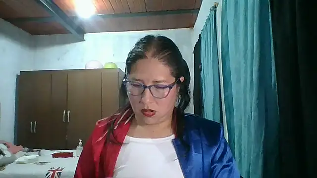 Snapshot of scarlett_widow_ chatting on October 11, 4:17 am scarlett widow  online show from October 11, 4:17 am