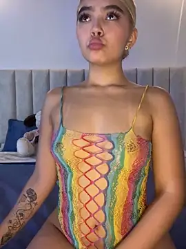 Mia Roswell online show from December 19, 3:32 am