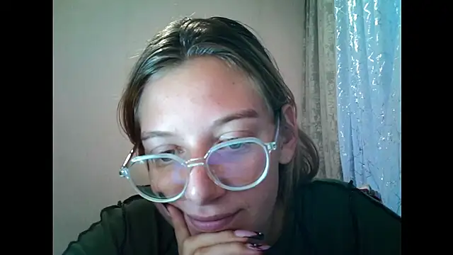 Lily Ember online show from September 24, 3:00 pm