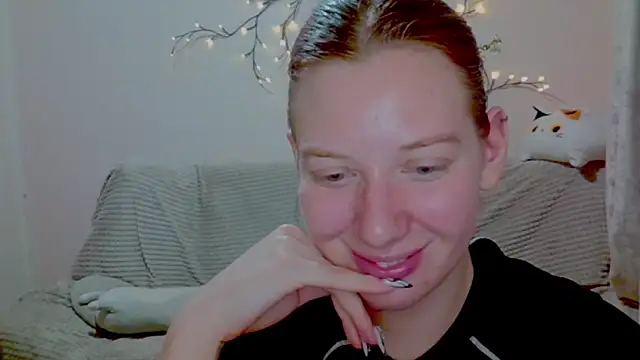 Lily Ember online show from March 14, 8:10 pm