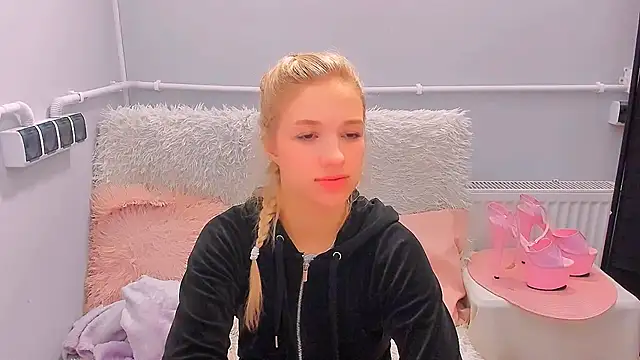 EvetteRose online show from March 28, 6:18 pm