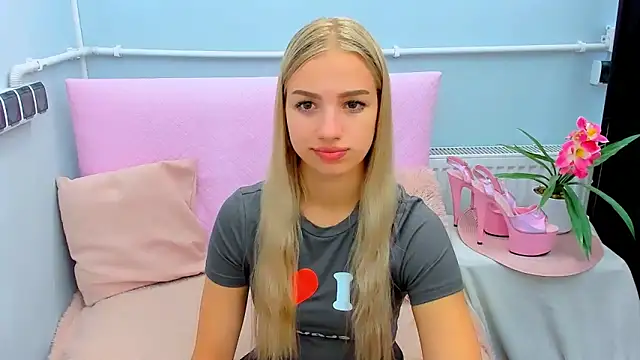 EvetteRose online show from September 14, 8:18 pm