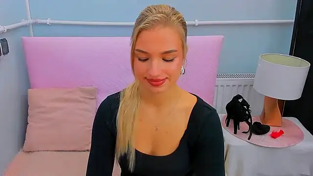 EvetteRose online show from September 24, 8:41 pm