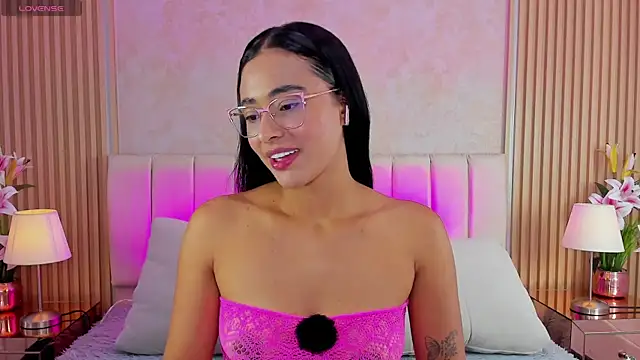 ZOEBARLOWE online show from February 6, 7:39 pm