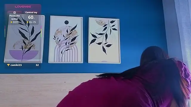 SarahMiler  online show from October 23, 12:00 pm