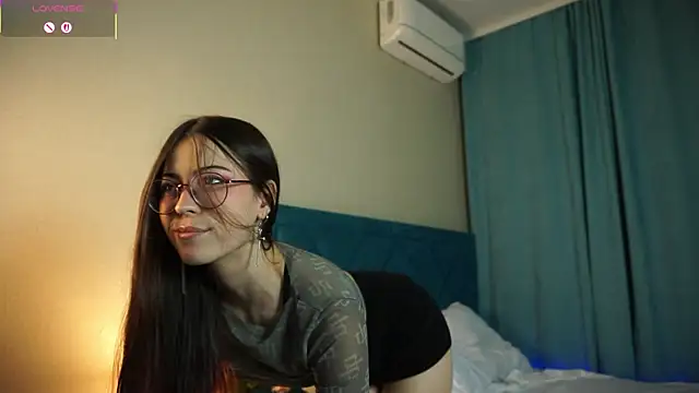 ywixos online show from November 15, 3:13 pm