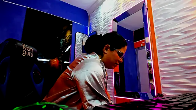 Snapshot of lucia_ht chatting on September 9, 2:11 am lucia ht online show from September 9, 2:11 am