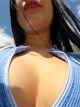 CrisMarulanda online show from September 8, 3:11 pm